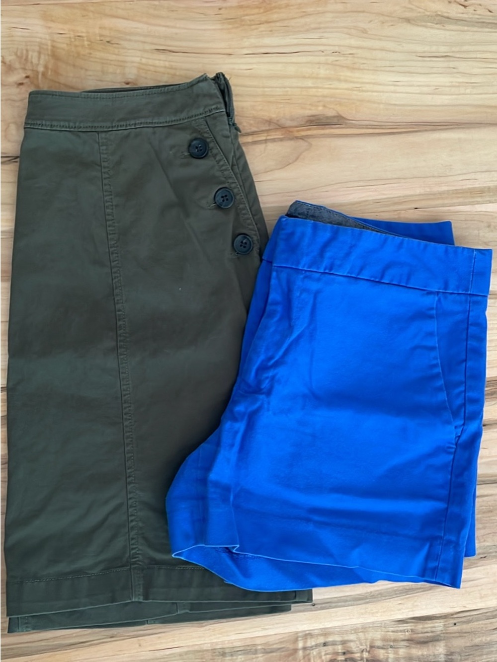 Banana Republic Olive Green and Bright Blue Women's Shorts